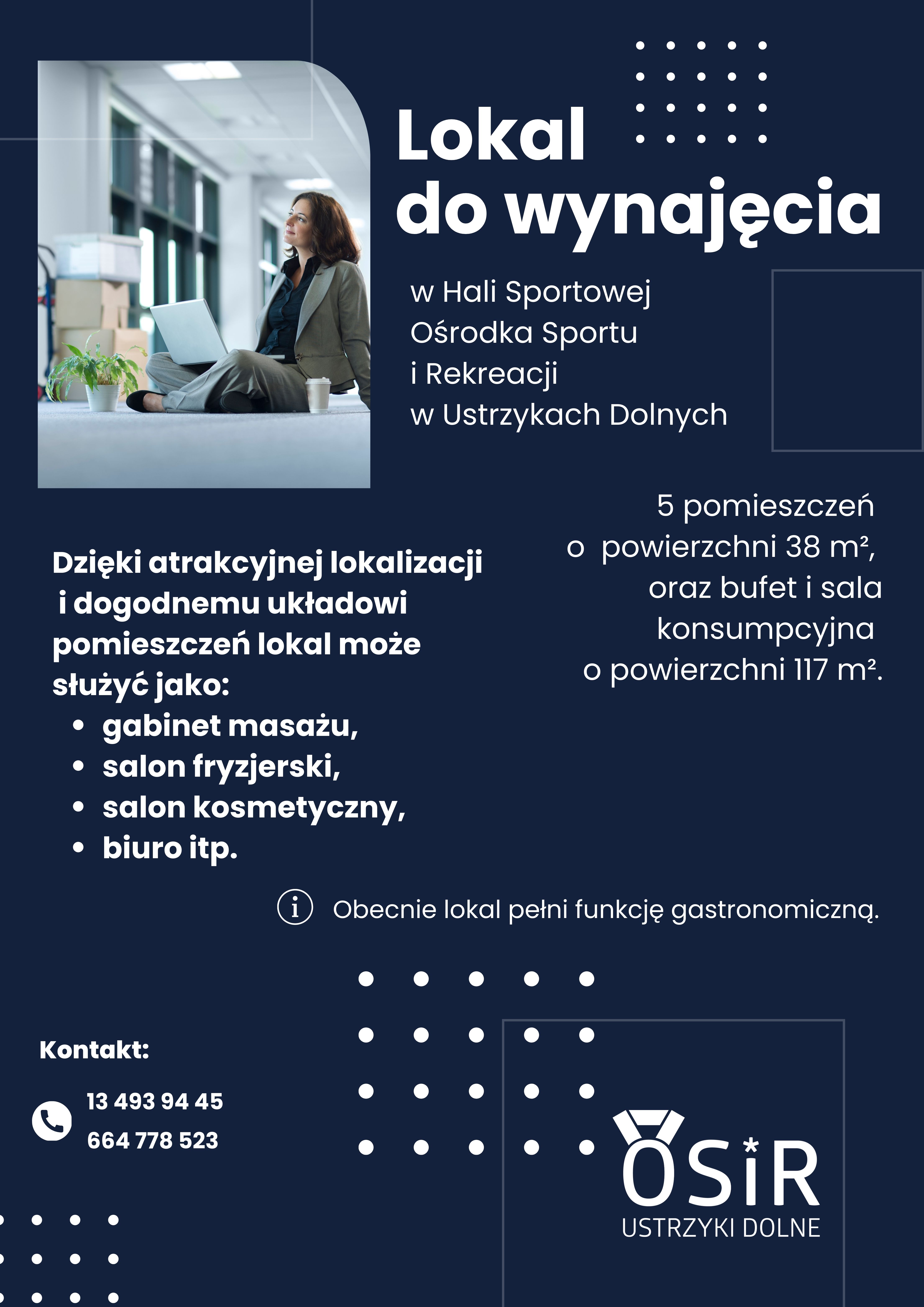 Kobieta siedząca w biurze